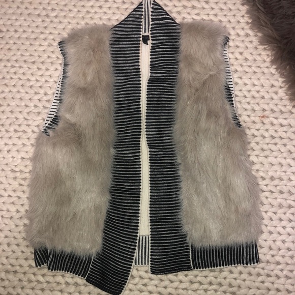 Faux fur vest - Picture 1 of 5